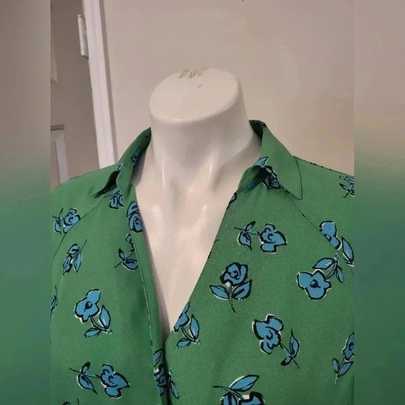 Cabi Kelly Green Go to Painters Smock Button Down Floral Oversized Blouse(S) - Picture 8 of 13